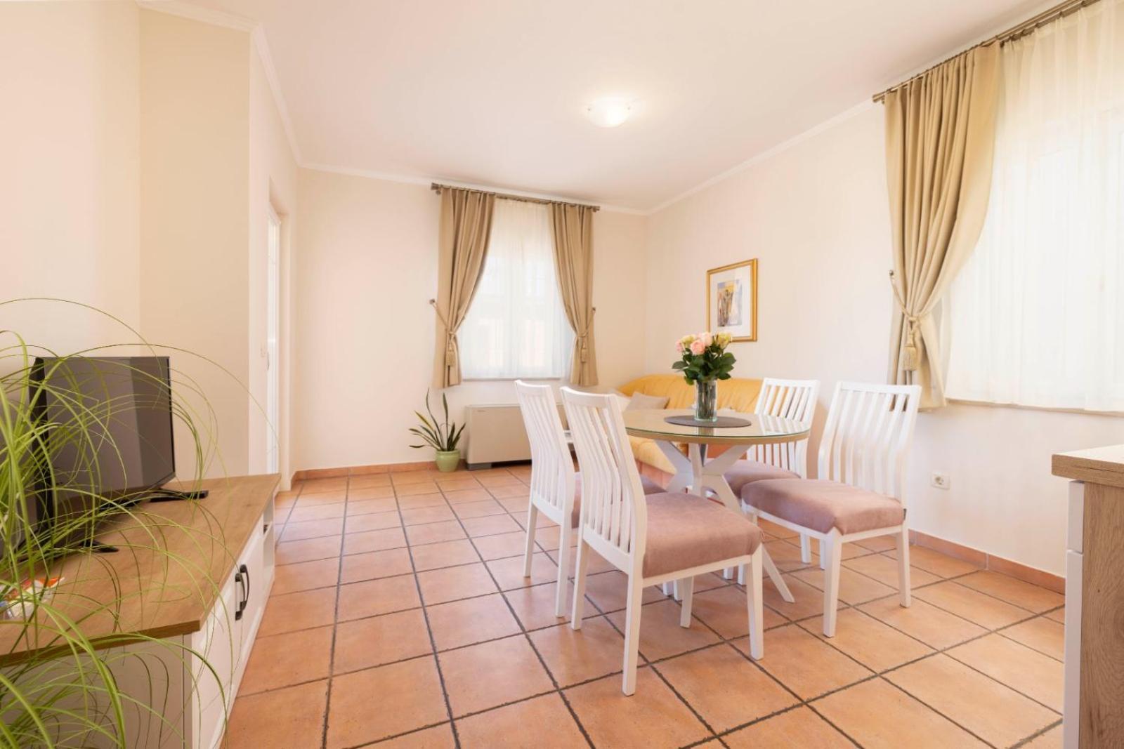 פודגורה Aparthotel Villa Mozart מראה חיצוני תמונה