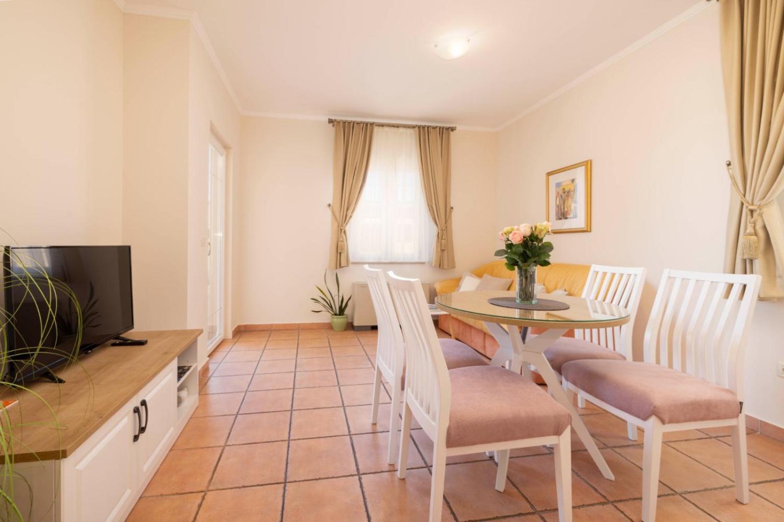 פודגורה Aparthotel Villa Mozart מראה חיצוני תמונה